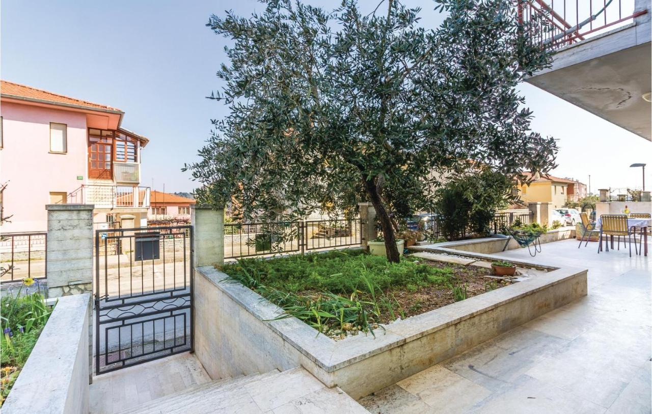 1 Bedroom Lovely In Apartment *